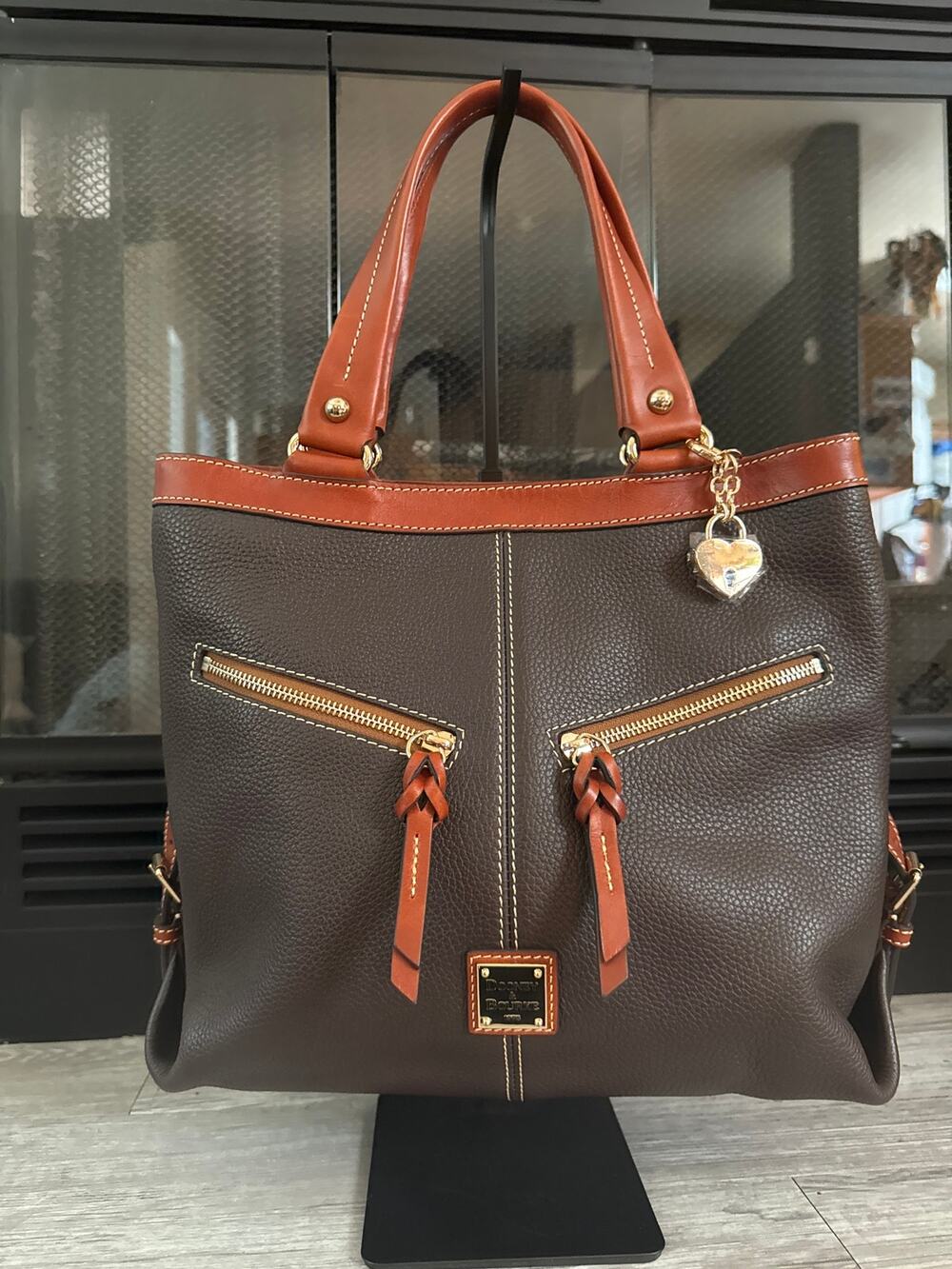 EUC Dooney & Bourke Sara bag in Tmoro and caramel leather purse satchel tote